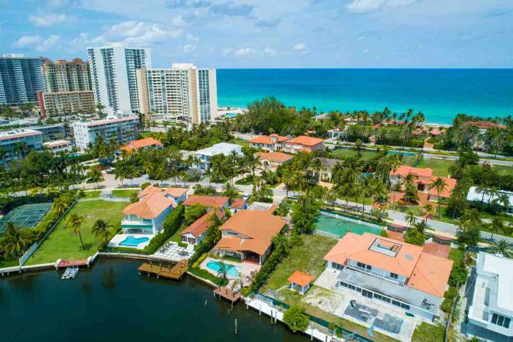 Comprar una casa en Miami ya exige ganar más de $130.000 al año, según nuevo estudio