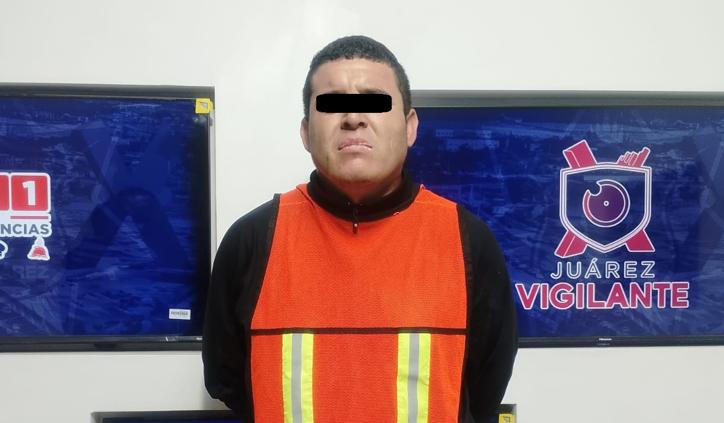 Lo arrestaron por robar auto en semáforo