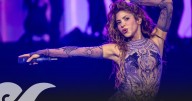 Shakira anima el evento de TelevisaUnivision y hace cantar y bailar a decenas de estrellas