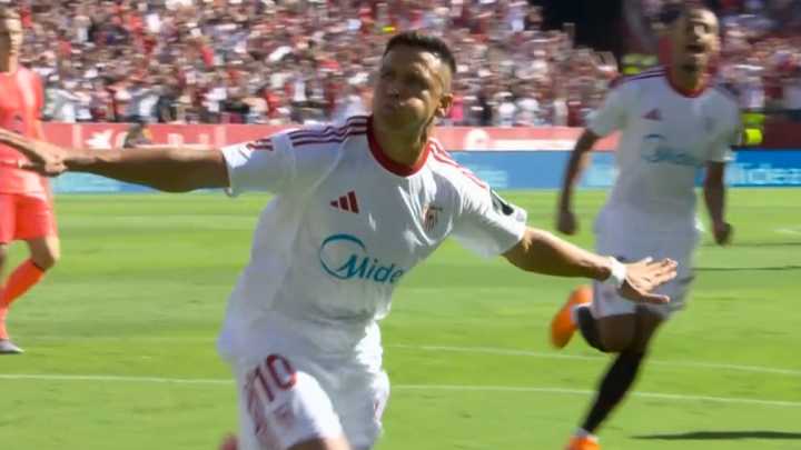 Cobró la "ley del ex": Así fue el gol de Alexis Sánchez contra Barcelona en Sevilla