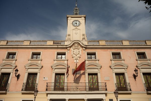 El Ayuntamiento de Alcalá destina 500.000 euros a renovar y reforzar la iluminación urbana con tecnología LED