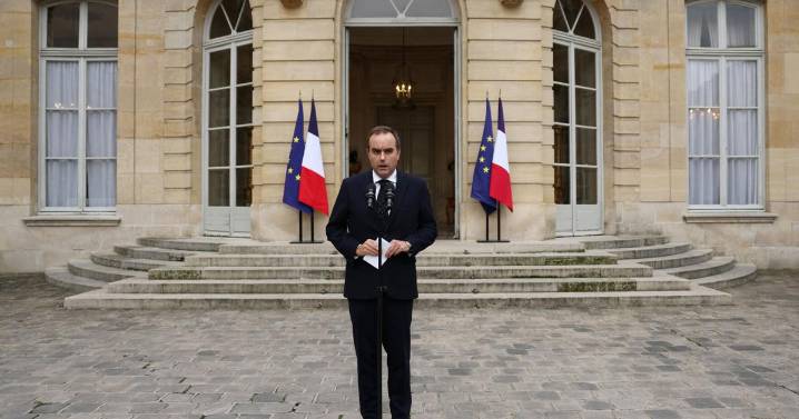 France's premier quits hours after naming government, plunging the country into more political chaos