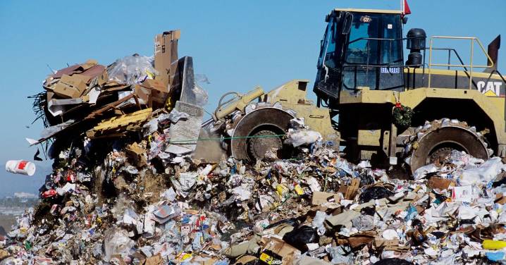 Sydney news: NSW Government report warns city could run out of landfill by 2030, costing $23 billion, stopping red bin pick ups