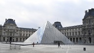 Louvre director to appear before lawmakers amid theft investigation