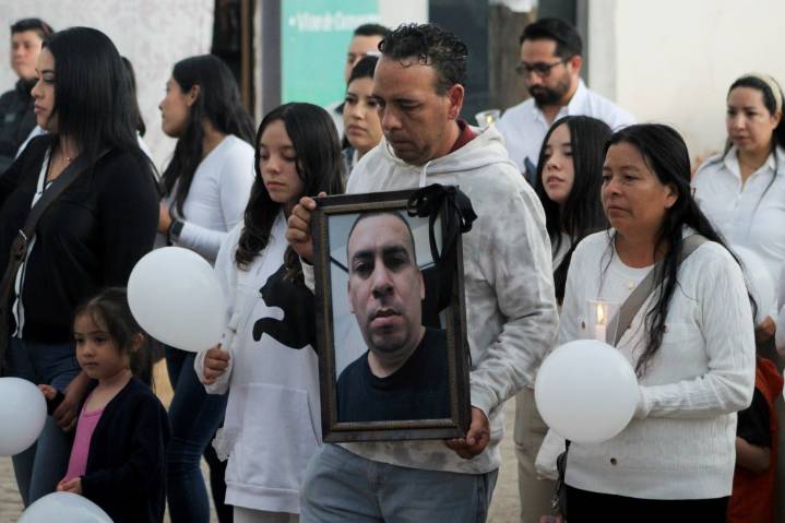 Family of Chicago-area man killed by ICE aims to reunite with kids