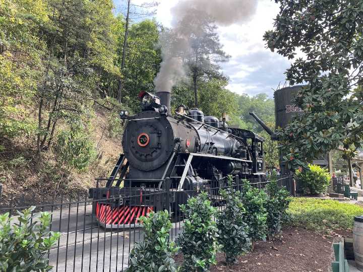 Dollywood owners have shut down two newly acquired entertainment parks