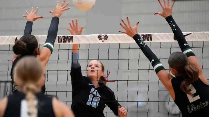 Venice Indians defeat Riverview Rams in girls volleyball
