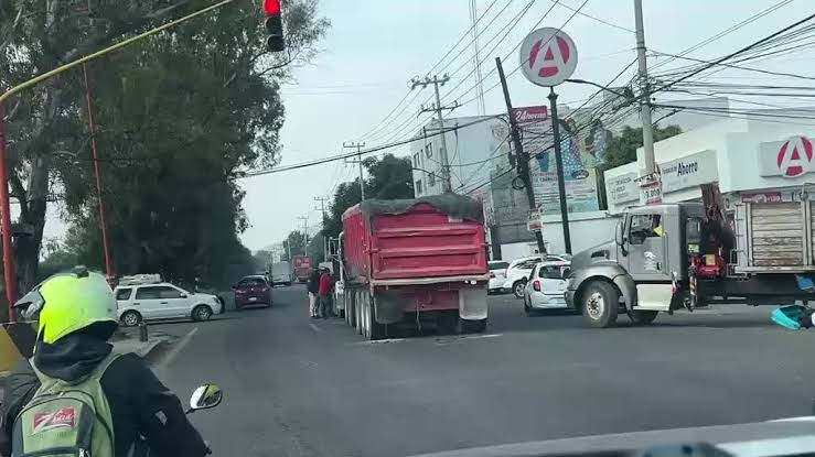LIBERAN LA MÉXICO-TEXCOCO TRÁS CUATRO HORAS DE BLOQUEO POR CRISIS HÍDRICA EN CHICOLOAPAN