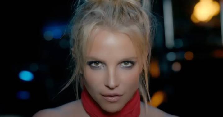 Britney Spears Stuns in Mini-Short, Shows Off Sculpted Midriff