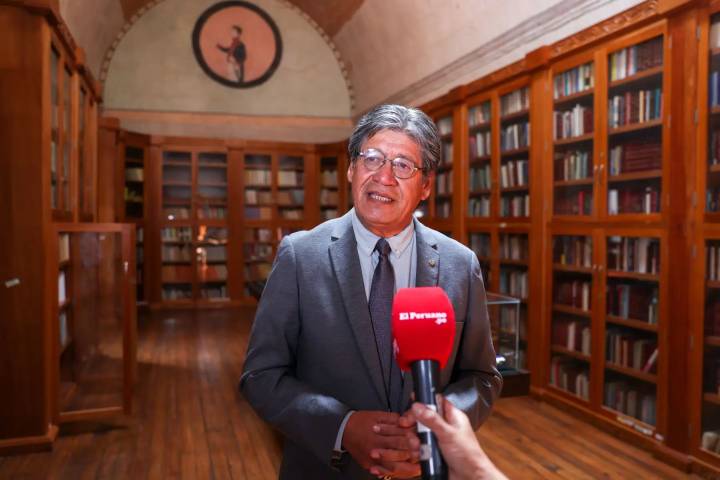 Biblioteca Vargas Llosa continuará difundiendo libros con dedicatorias y anotaciones