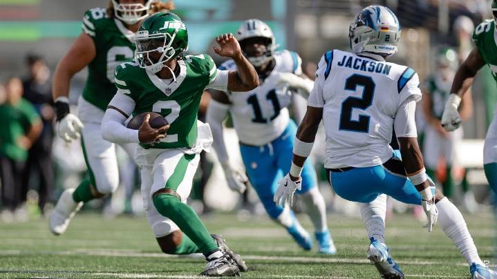 Jets bench ineffective Justin Fields in favor of Tyrod Taylor