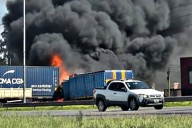 Hay cinco muertos. Choque múltiple e incendio en la Panamericana