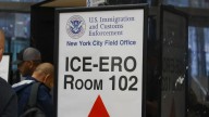 Departamento de Seguridad de EE. UU. denuncia que grupos criminales están ofreciendo recompensas para asesinar agentes migratorios