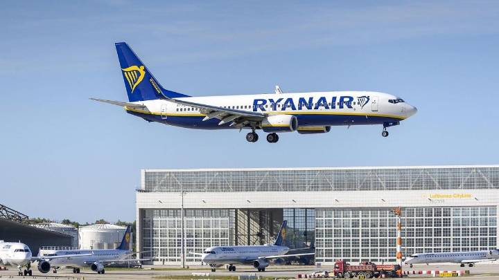 Ryanair recorta otros 1,2 millones de asientos para el verano y elimina los vuelos a Asturias