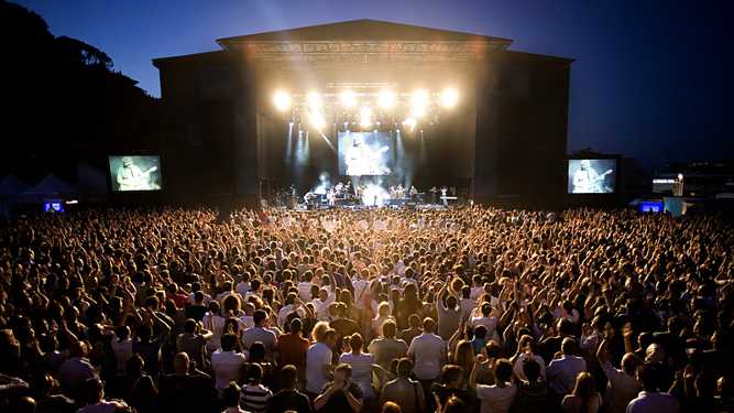 Six reasons why solo gig-going is cool and not desperate, by a man without friends