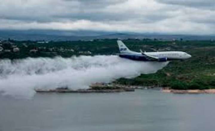 Sorpresa en Córdoba: un Boeing 737 realizó un vuelo rasante sobre el Lago San Roque
