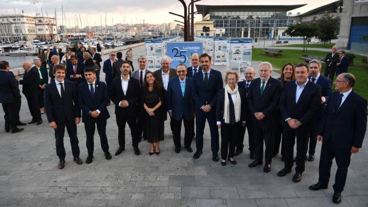 25 años de portadas en La Marina para celebrar los 25 años de LA OPINIÓN A CORUÑA