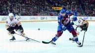 MacKinnon scores 2 goals, Avalanche top Bruins