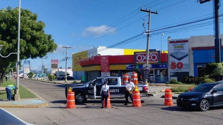 Por obras del puente cierran parcialmente avenida Pérez Escobosa