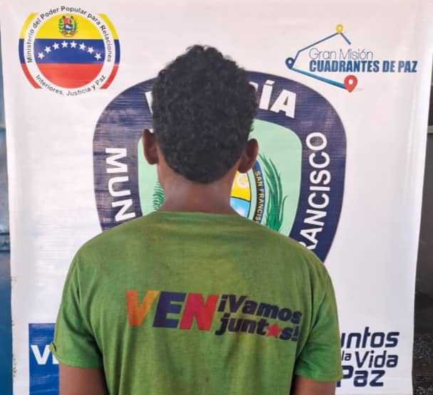 ¡Impactante captura! Polisur detiene a ladrón tras hurto en farmacia: la viralización de su arresto sacude las redes sociales.