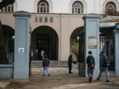 Detienen a 15 estudiantes del INBA por lanzar bombas molotov a Carabineros: uno de ellos tiene solo 13 años