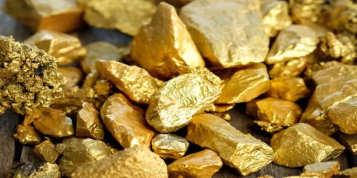 Rompe oro precio histórico tras tensión EU y China