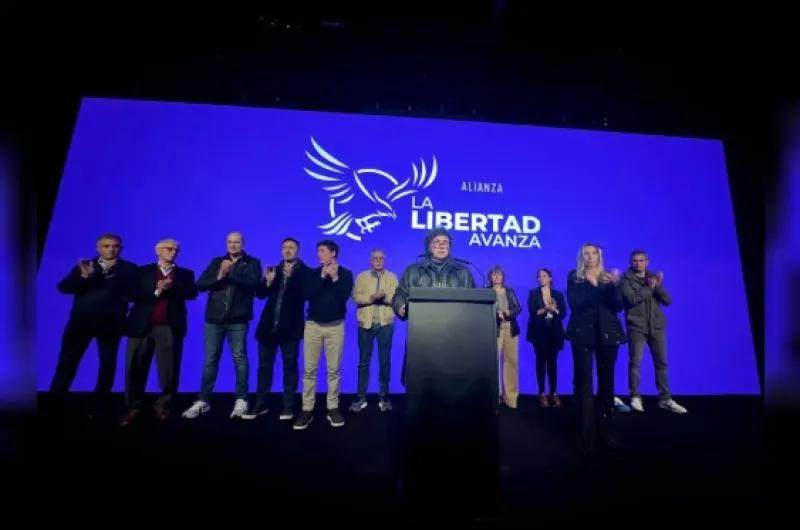 Las tormentas obligan a Milei a cambiar de planes y emprender un viaje terrestre desde Rosario