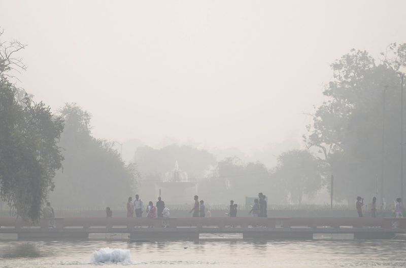 Delhi air quality remains ‘very poor’ for third consecutive day