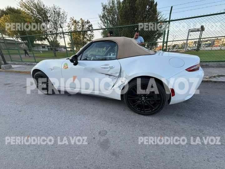 Accidente vial en Monclova: Camioneta golpea Mazda en avenida López Mateos