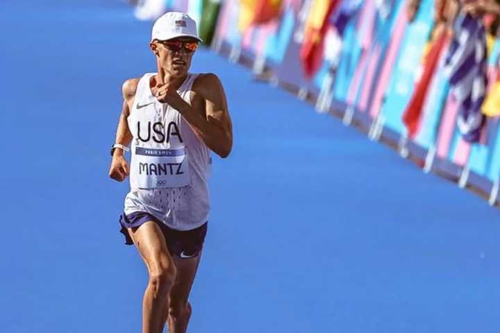 US Marathon Runner Opens Up About Bloody Foot After Grueling Chicago Marathon Conner Mantz reveals the price that he paid for breaking the American marathon record at the 2025 Chicago Marathon. Krushn