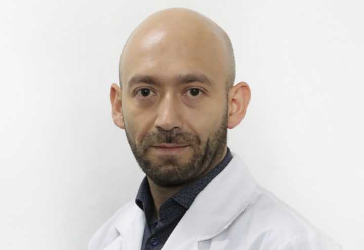 Escándalo en la Finis Terrae: Acusan a profesor por grave experimentación humana sin ser médico