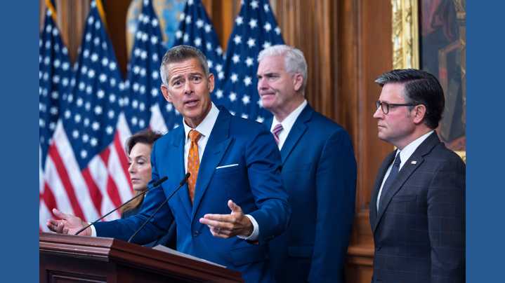 Government shutdown continues to add to stress on air traffic controllers and disrupt flights