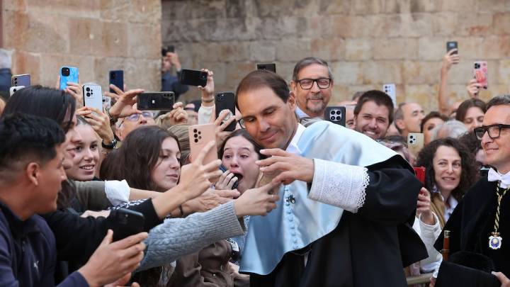 Rafa Nadal luce ya su birrete como doctor 'honoris causa' en Salamanca: "El deporte ha sido mi propia universidad"