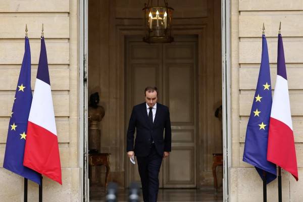 La renuncia del primer ministro de Francia impulsa la incertidumbre económica