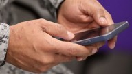 Chatbots dan información falsa en noticias de último momento, dice experta