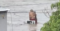 "Los abuelitos" que abrazados se salvaron en las inundaciones en México