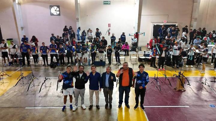 Celebran autoridades de Apizaco el primer aniversario de escuela de tiro con arco
