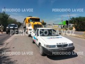 Taxi embestido por tráiler en Monclova: sin heridos
