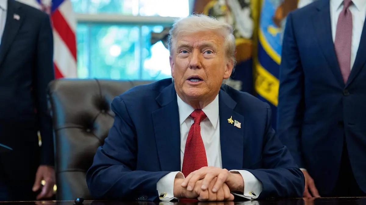 Trump está abierto a un acuerdo con los demócratas sobre salud para reabrir el Gobierno