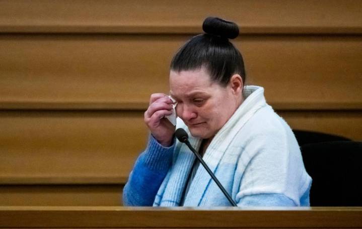 California woman testifies that killing boyfriend with iron skillet was self