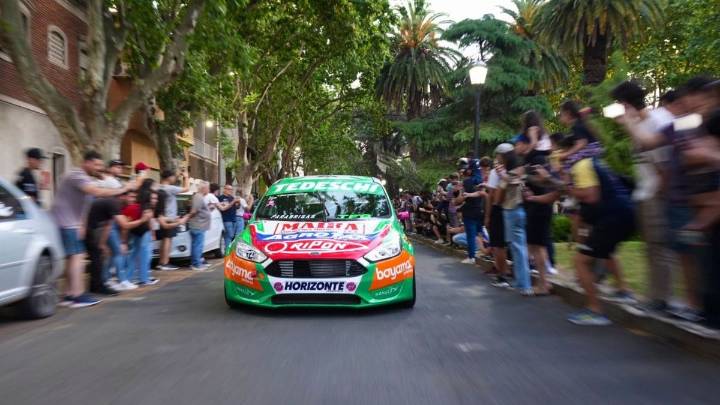 Turismo Nacional: paseo por las calles de Rosario y ahora a acelerar en el Fangio
