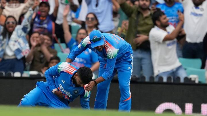 India Vs Australia, 3rd ODI: Shreyas Iyer Suffers Rib Cage Injury, Out For Minimum Three Weeks