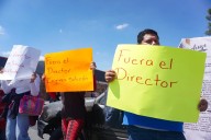 Padres de familia exigen aclaración de recursos y la destitución del director de la Primaria Hijos del Ejército
