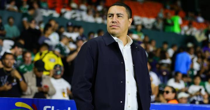 ¡Alerta! Pumas ya contacta a su nuevo entrenador; esto debe pasar para que Efraín Juárez salga del club