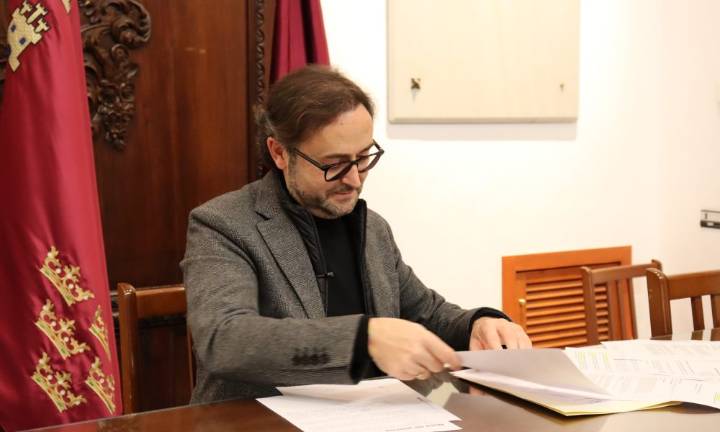 El PSOE acusa a Fulgencio Gil de “engañar a los lorquinos” al incumplir su promesa de rebajar el IBI un 25%