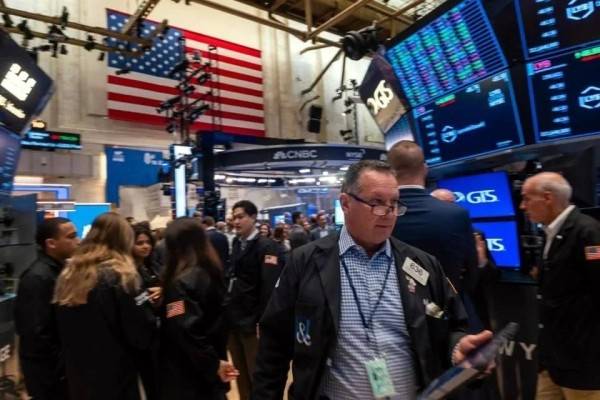 Sacude Trump, otra vez, a mercados; Nasdaq cae 3.5%