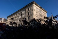 Swiss National Bank expects slight increase in inflation