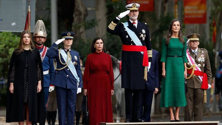 El himno de España y la revista a las tropas dan inicio al desfile del Día de la Fiesta Nacional