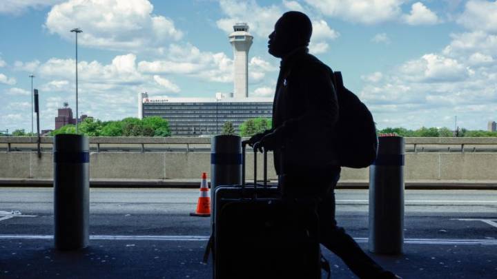 Air traffic control staffing shortages cause more flight delays as government shutdown drags on for eighth day