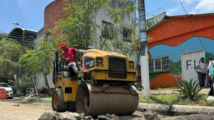 Alcaldía de Cali recupera malla vial de la Comuna 17; estos fueron los dos puntos críticos priorizados